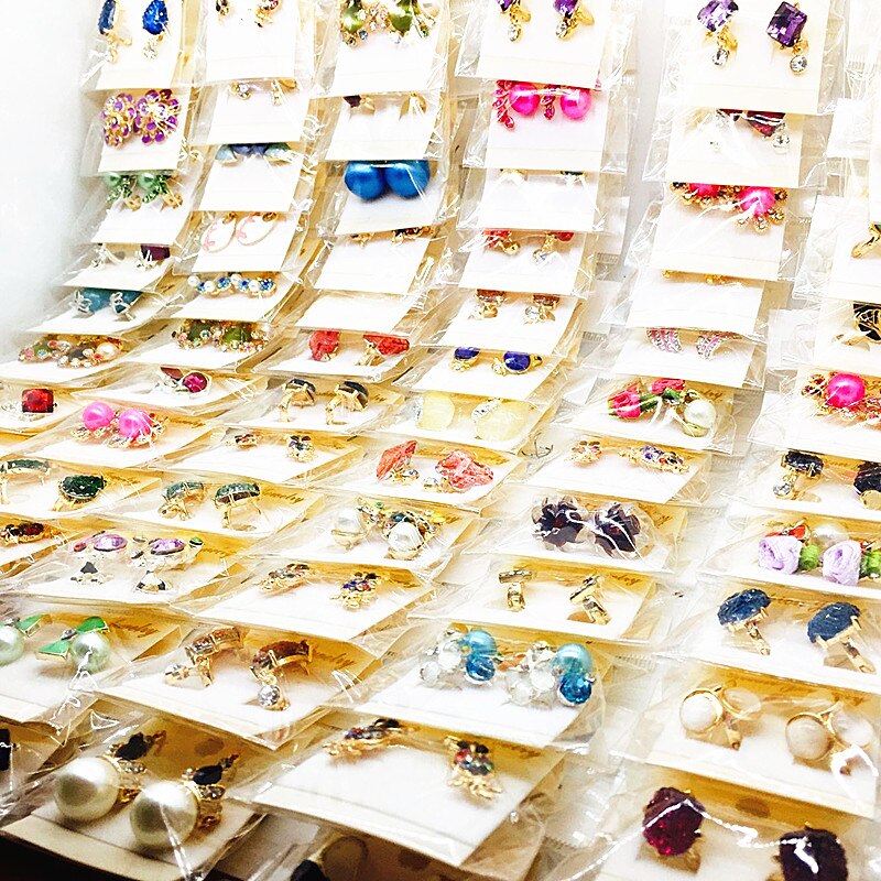 Wholesale 60 Pairs Assorted Women&#39;s Fashion Jewelry Beautiful Rhinestone Earring Stud Earrings Mix Styles