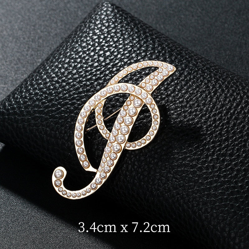 English Letters A K D Pearl Brooches Gold Cardigan Skirt Lapel Pins Female Corsage Luxury Jewelry Gifts for Women Accessories