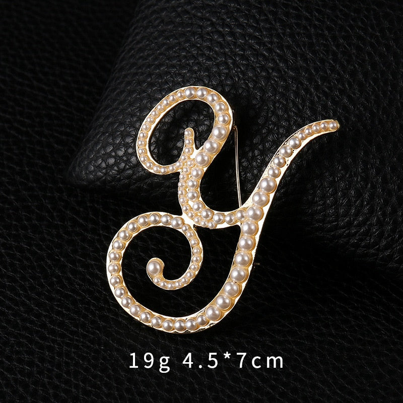 English Letters A K D Pearl Brooches Gold Cardigan Skirt Lapel Pins Female Corsage Luxury Jewelry Gifts for Women Accessories