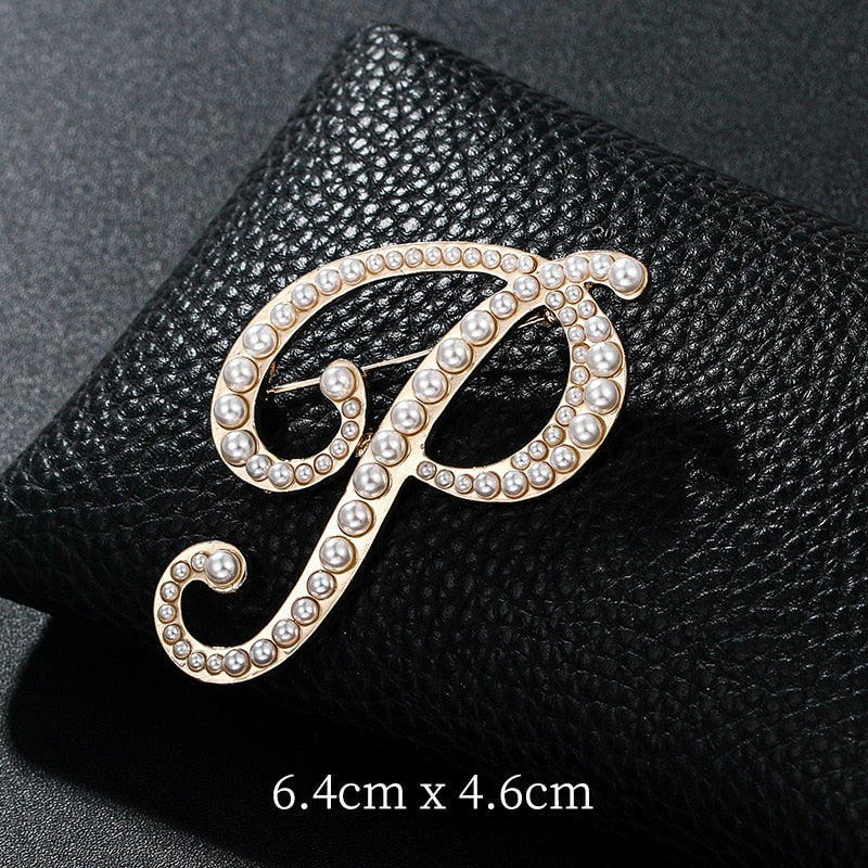 English Letters A K D Pearl Brooches Gold Cardigan Skirt Lapel Pins Female Corsage Luxury Jewelry Gifts for Women Accessories