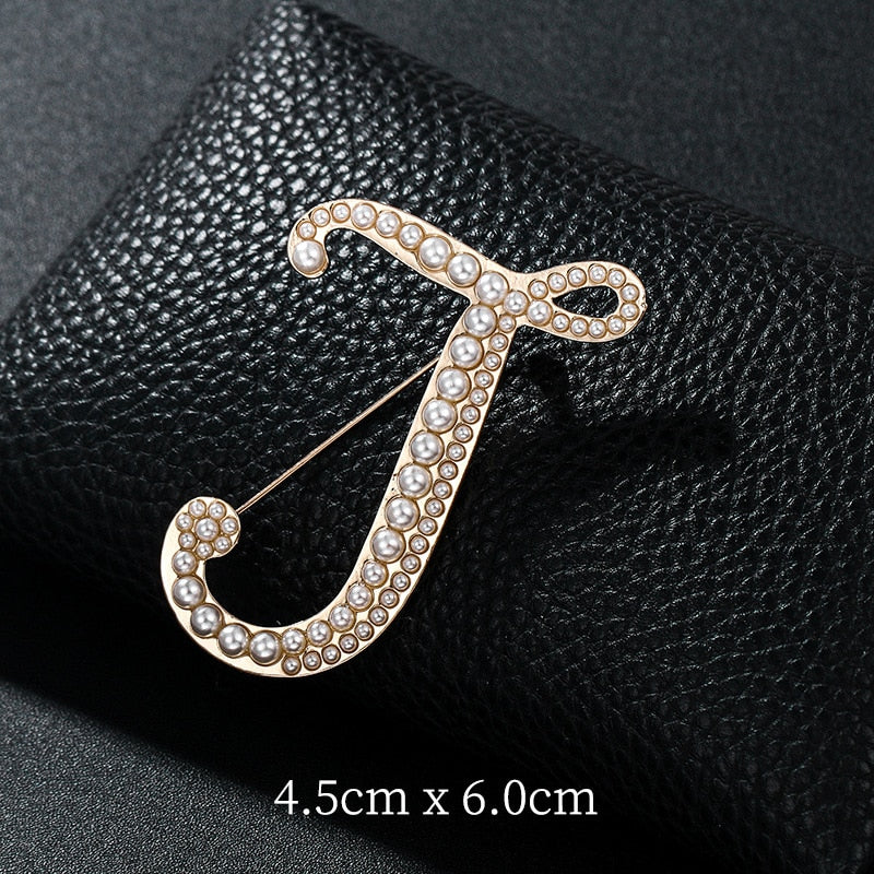 English Letters A K D Pearl Brooches Gold Cardigan Skirt Lapel Pins Female Corsage Luxury Jewelry Gifts for Women Accessories