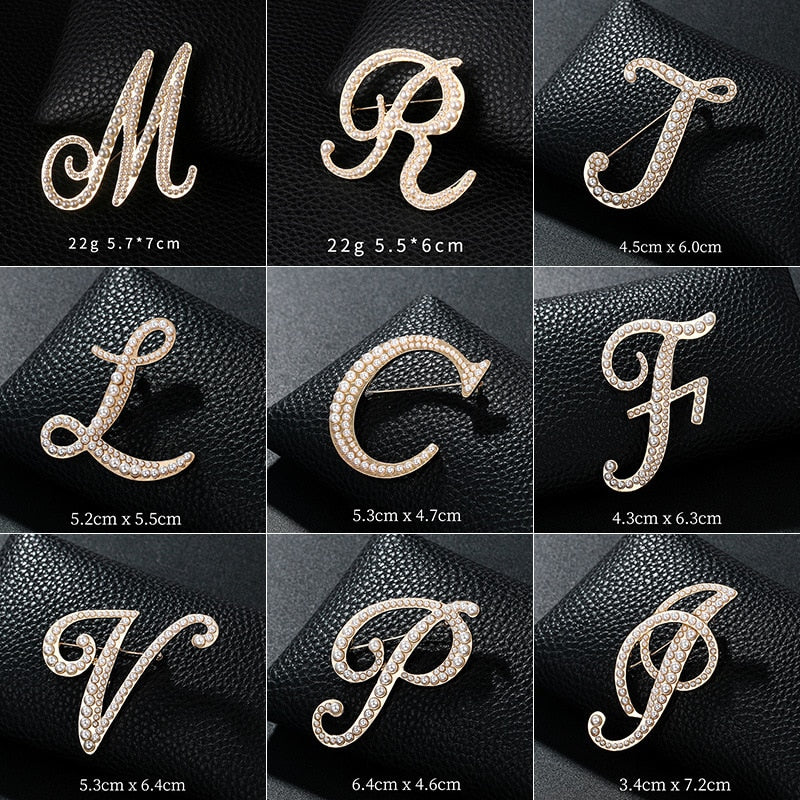 English Letters A K D Pearl Brooches Gold Cardigan Skirt Lapel Pins Female Corsage Luxury Jewelry Gifts for Women Accessories