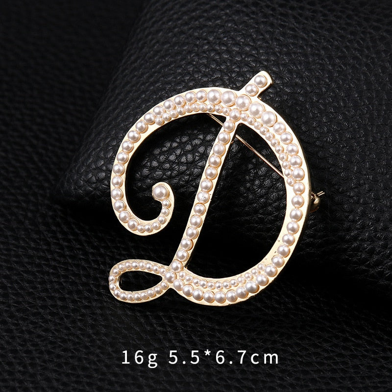 English Letters A K D Pearl Brooches Gold Cardigan Skirt Lapel Pins Female Corsage Luxury Jewelry Gifts for Women Accessories